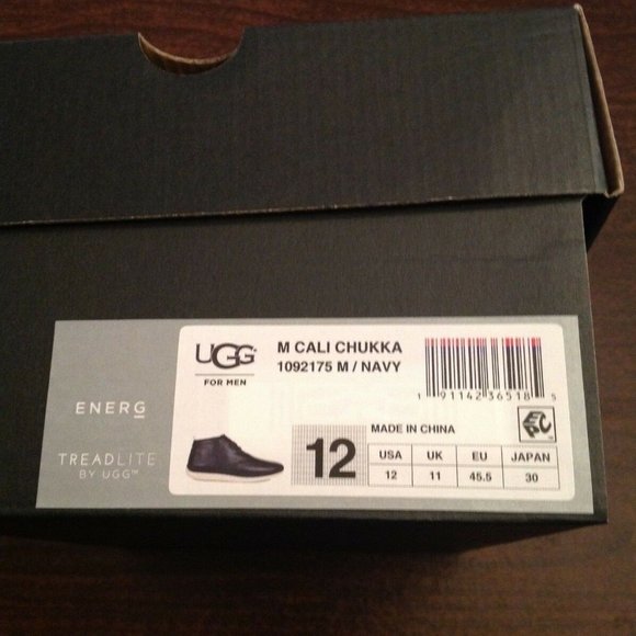 UGG Men's Cali Navy Leather Chukka Boots 12M - New in Box - Picture 8 of 8